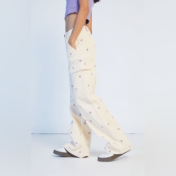 Pacsun Off White Embroidered Corduroy Low Rise Puddle Pants XS - Picture 5 of 13